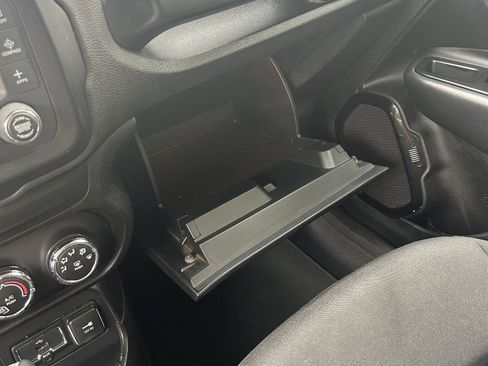 Used 2017 Jeep Renegade Altitude image 20