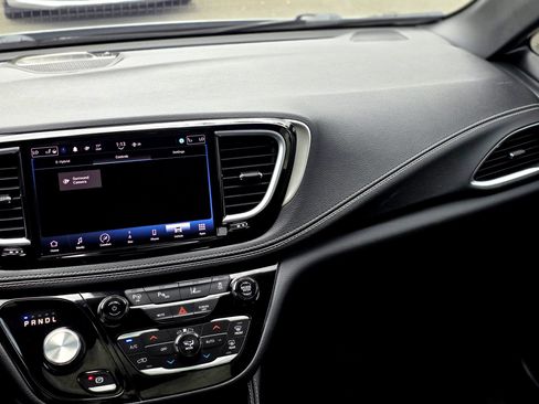 Used 2022 Chrysler Pacifica Limited w/ S Appearance Package FWD image 24
