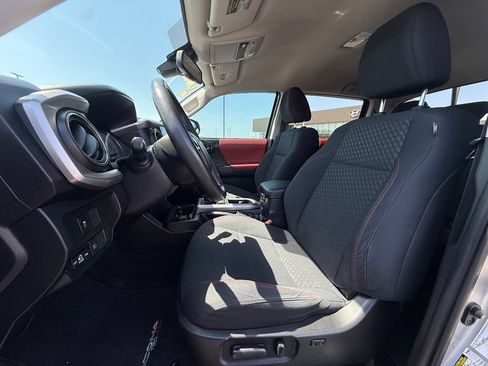Used 2020 Toyota Tacoma SR5 RWD image 22