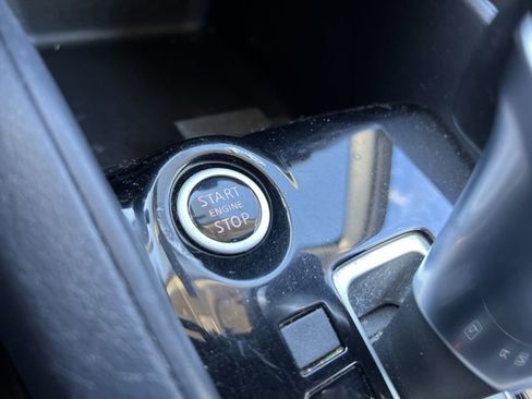 Used 2020 Nissan Kicks S image 17