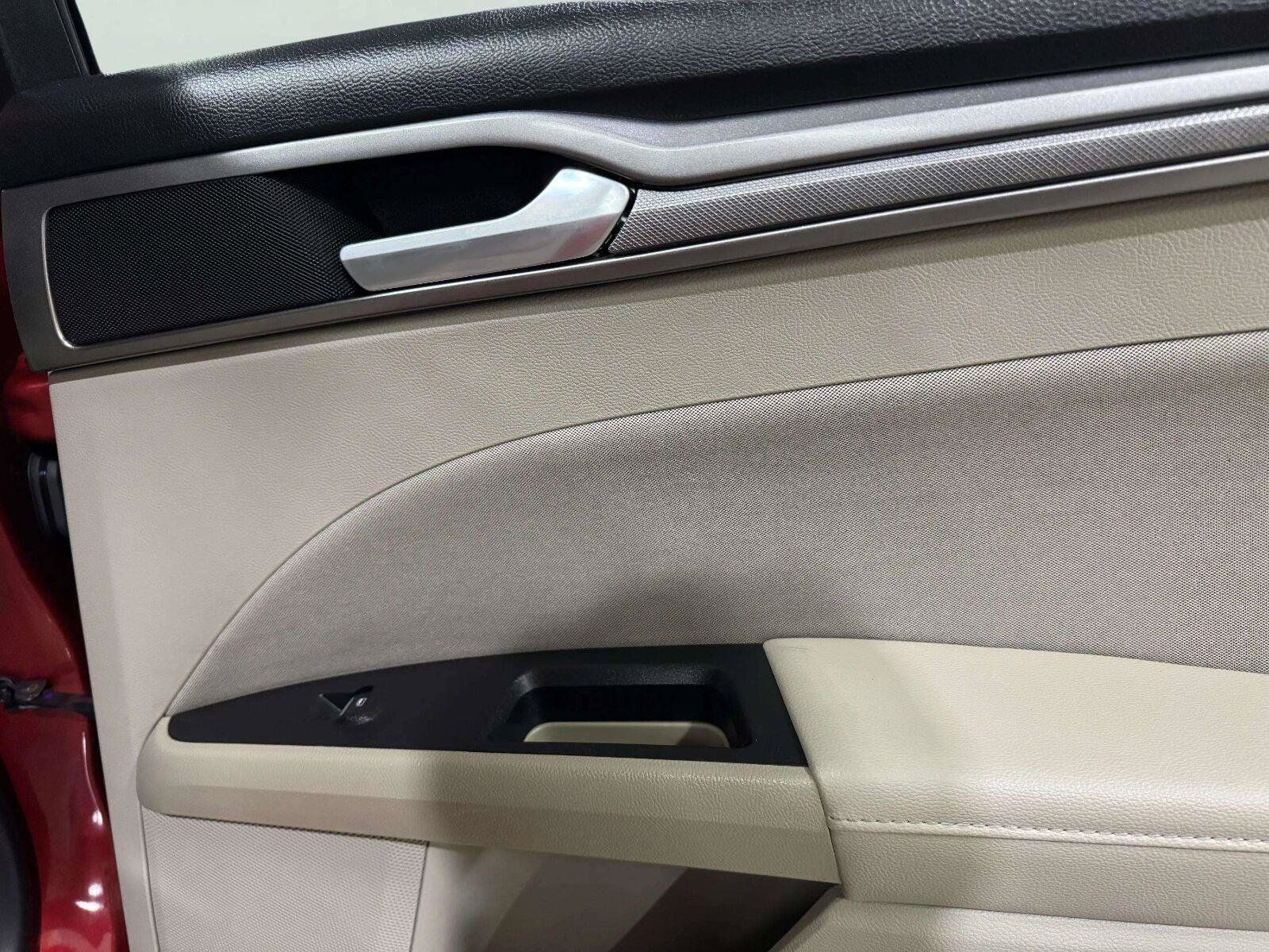 Used 2020 Ford Fusion SE FWD image 35