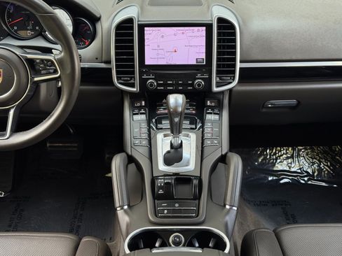 Used 2017 Porsche Cayenne Platinum Edition AWD/4WD image 23