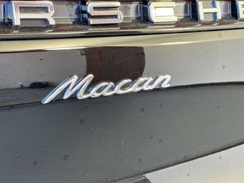 Used 2025 Porsche Macan image 33