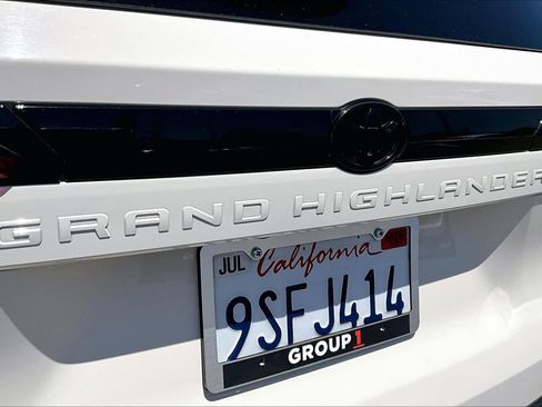 Used 2024 Toyota Grand Highlander AWD image 30