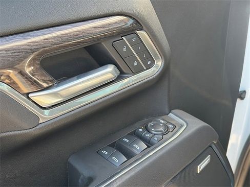 Used 2025 Chevrolet Silverado 3500 LTZ w/ LTZ Texas Edition image 17