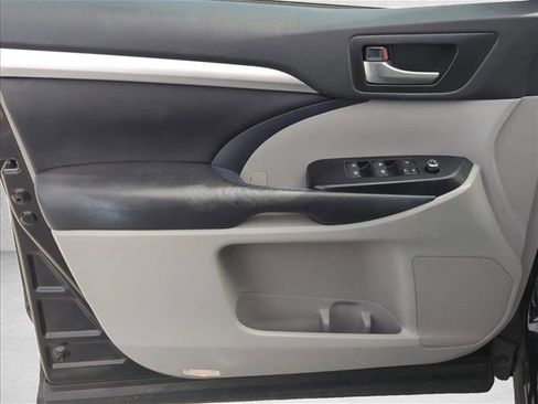 Used 2019 Toyota Highlander XLE image 7