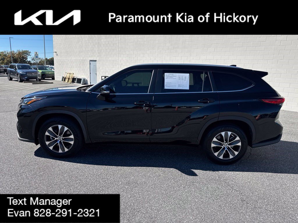 Used 2023 Toyota Highlander XLE FWD image 4
