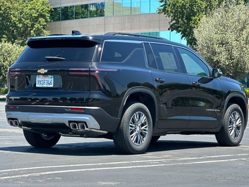 Used 2026 Chevrolet Traverse LT w/ LPO, Floor Liner Package FWD image 4
