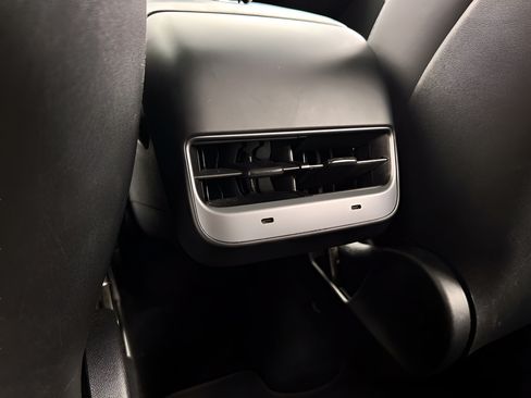 Used 2024 Tesla Model Y 2WD image 17