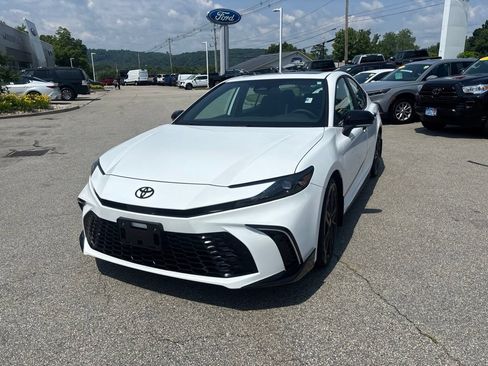 Used 2026 Toyota Camry Hybrid w/ Convenience Package FWD image 3