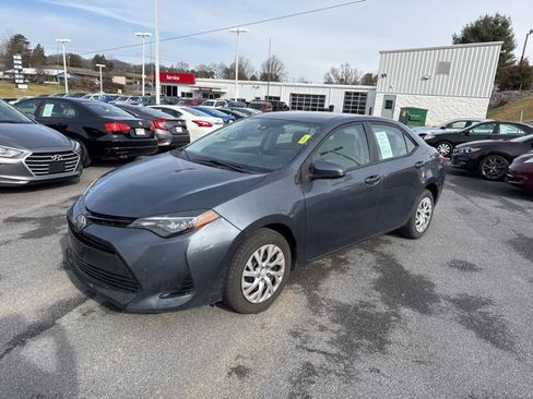 Used 2017 Toyota Corolla LE image 4