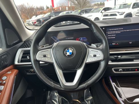 Used 2023 BMW X7 xDrive40i w/ Premium Package image 16