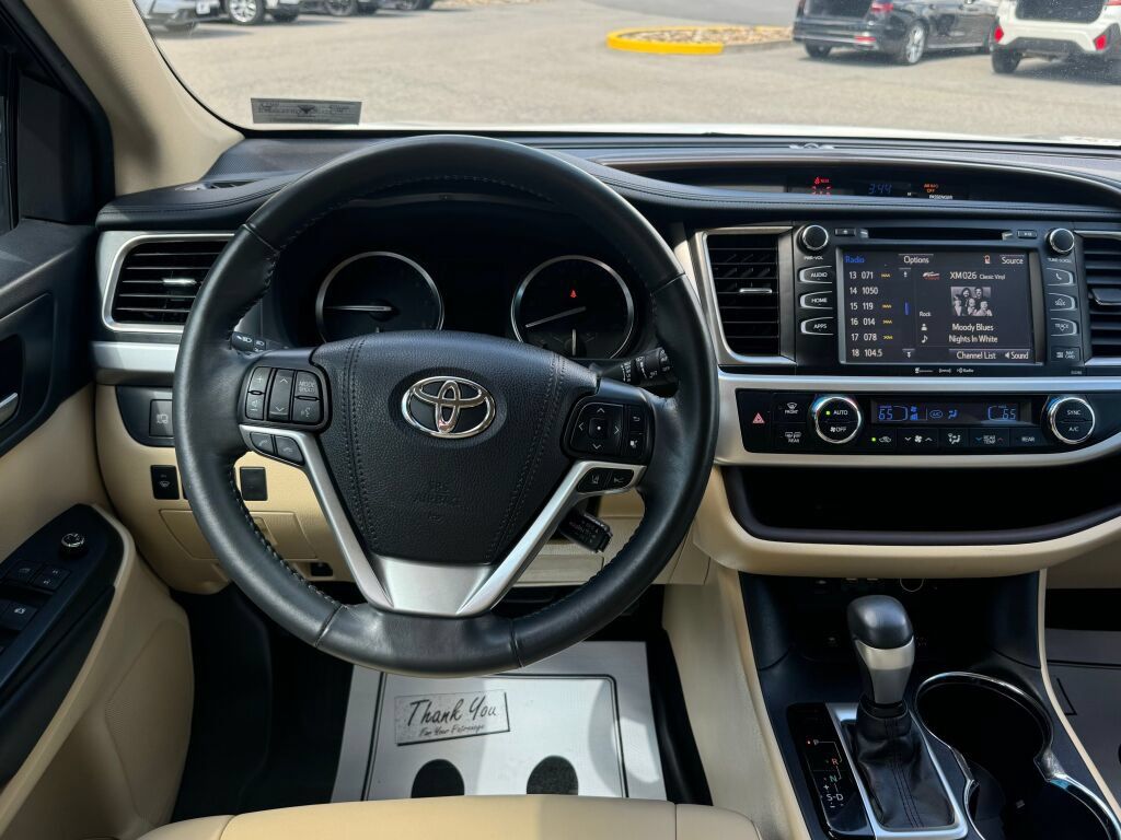 Used 2019 Toyota Highlander XLE AWD/4WD image 24