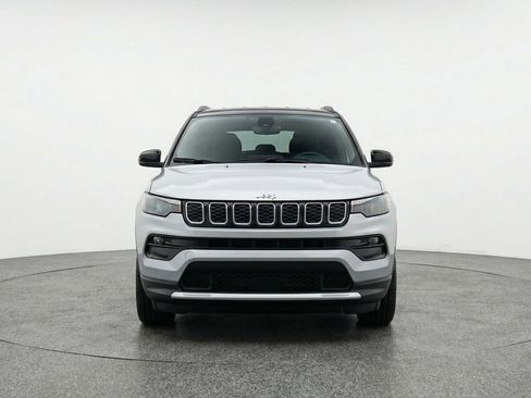 Used 2025 Jeep Compass Limited image 2