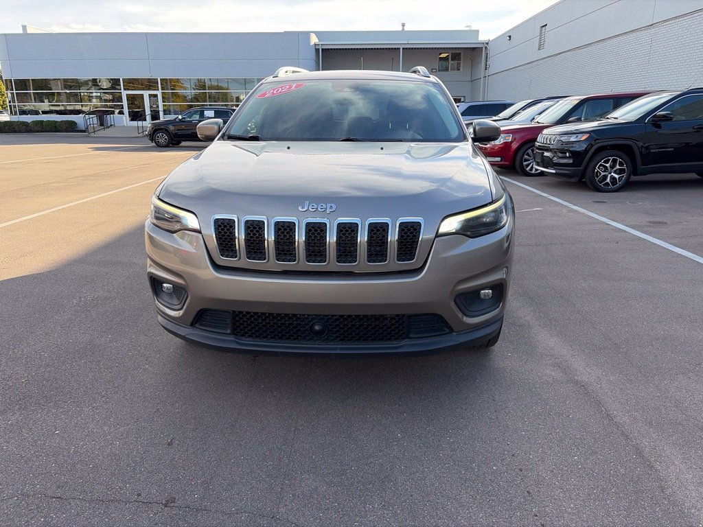Used 2021 Jeep Cherokee Latitude Lux AWD/4WD image 2