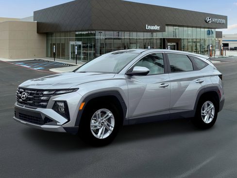 New 2026 Hyundai Tucson SE FWD image 2
