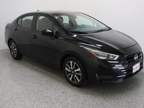 Used 2025 Nissan Versa SV FWD image 4