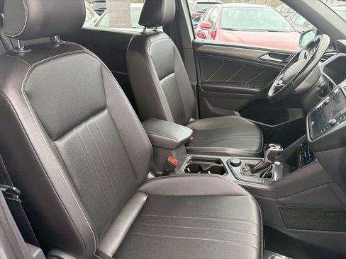 Used 2023 Volkswagen Tiguan SE R-Line image 12