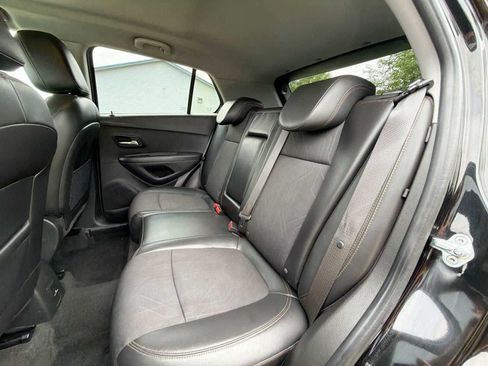 Used 2019 Chevrolet Trax LT w/ LT Convenience Package FWD image 16