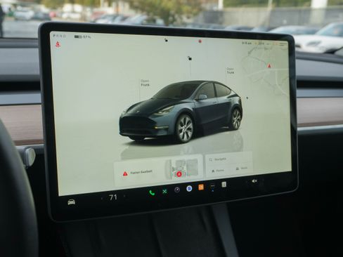 Used 2024 Tesla Model Y Long Range image 22