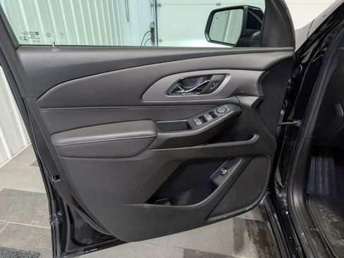 Used 2023 Chevrolet Traverse LT image 13
