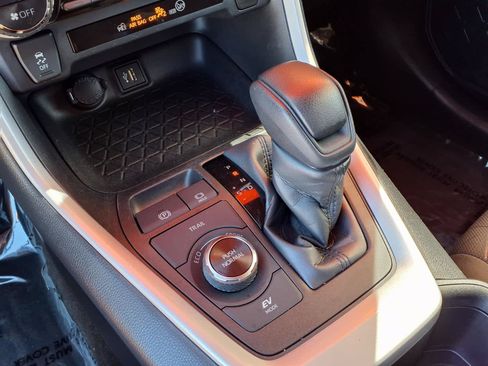 Certified 2023 Toyota RAV4 XLE AWD/4WD image 25