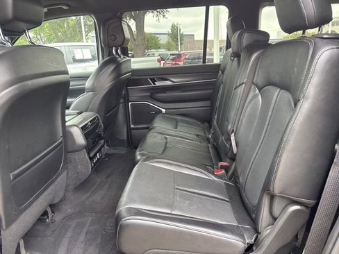 Used 2024 Jeep Wagoneer Series II w/ Flexible Seating Group AWD/4WD image 11