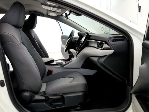 Used 2022 Toyota Camry LE w/ Carpet Mat Package (TMS) image 17