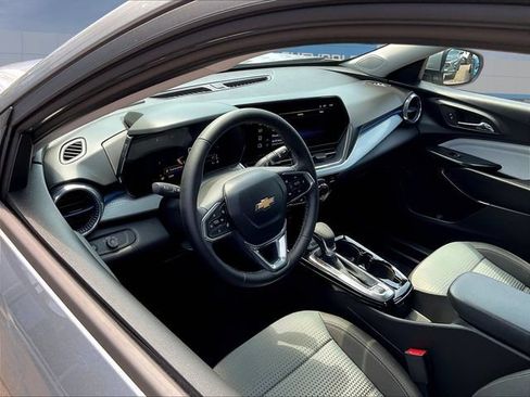 New 2026 Chevrolet Trax LT w/ Driver Confidence Package FWD image 7