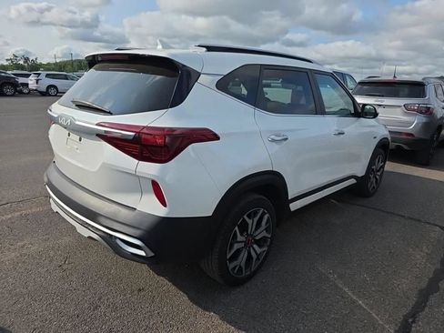 Used 2022 Kia Seltos SX w/ Sunroof Package AWD/4WD image 2