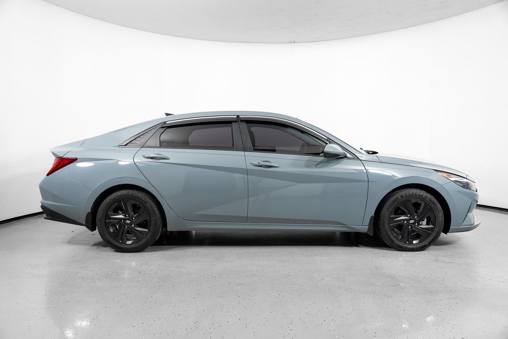 Used 2021 Hyundai Elantra Blue FWD image 3