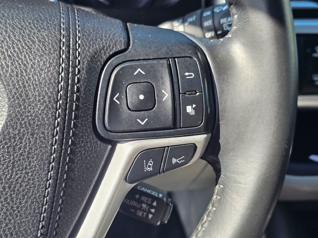 Used 2018 Toyota Highlander XLE AWD/4WD image 30