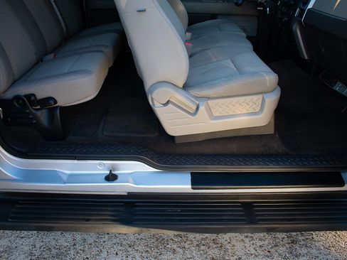 Used 2010 Ford F150 XLT image 38