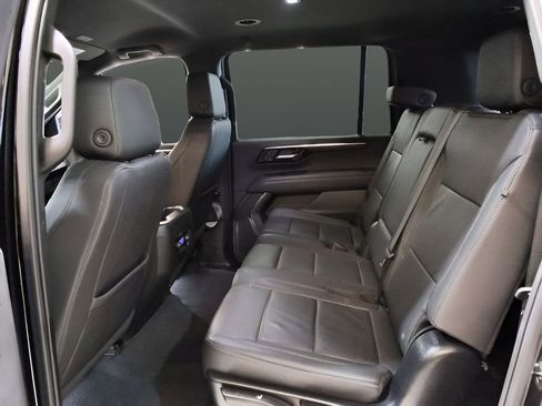 Used 2025 Chevrolet Suburban Z71 AWD/4WD image 30