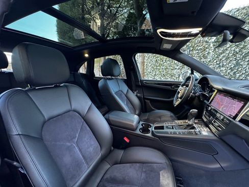 Used 2021 Porsche Macan image 25
