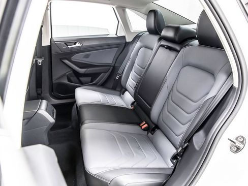 Used 2025 Volkswagen Jetta SEL FWD image 32