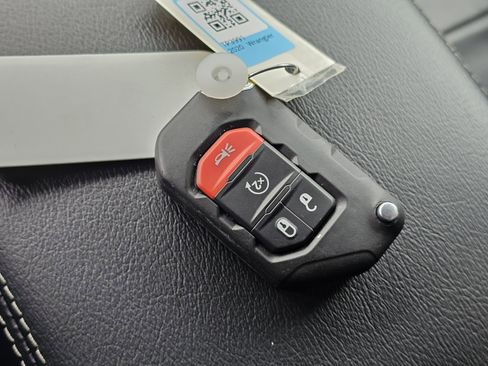 Used 2020 Jeep Wrangler Unlimited Sahara image 28