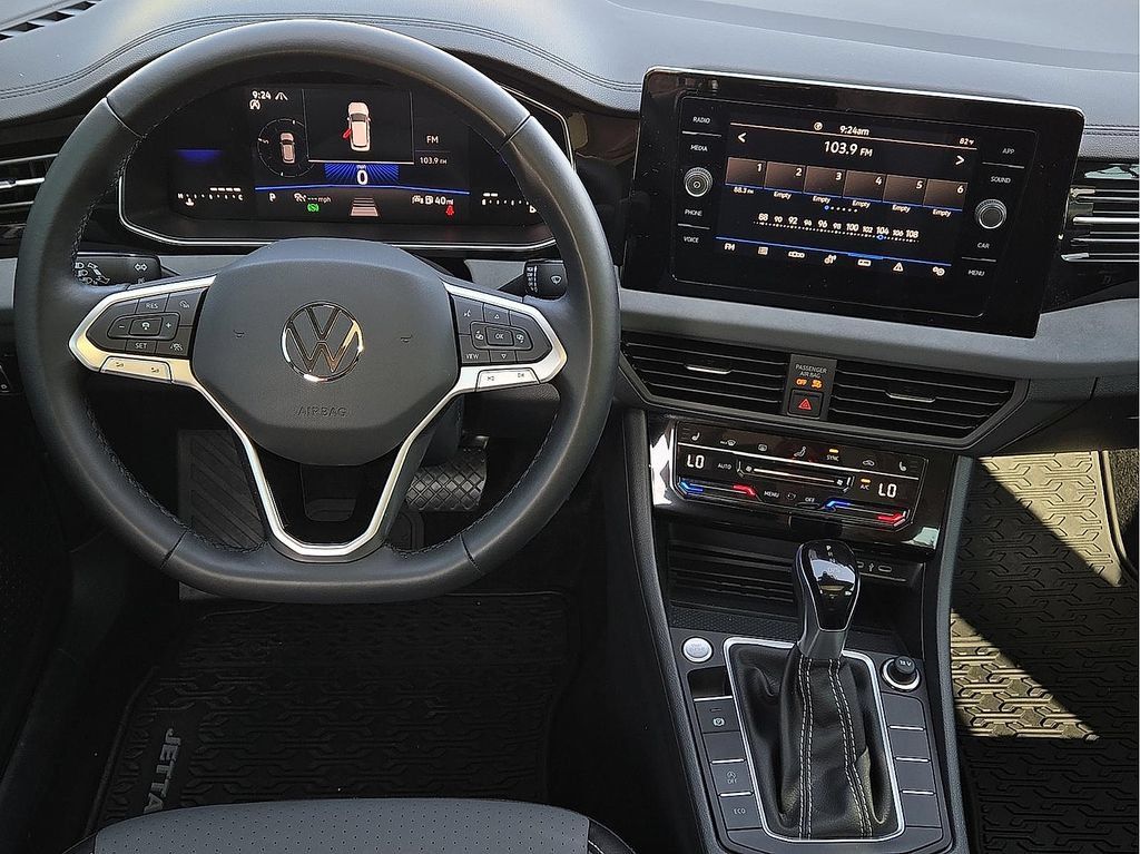 Used 2025 Volkswagen Jetta SE FWD image 10
