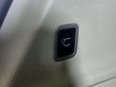 Used 2024 Chrysler Pacifica Touring-L FWD image 29