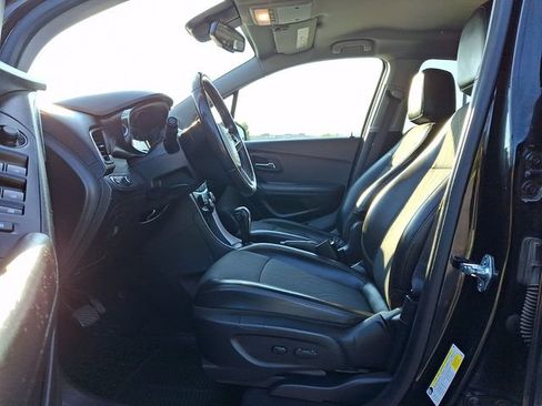 Used 2020 Chevrolet Trax LT w/ LT Convenience Package FWD image 15