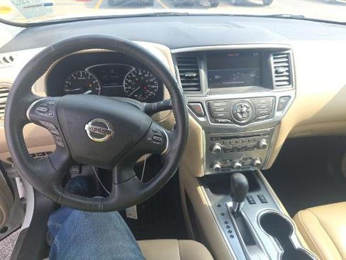 Used 2017 Nissan Pathfinder SL image 5