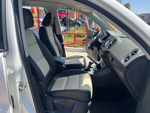 Used 2017 Volkswagen Tiguan S FWD image 33