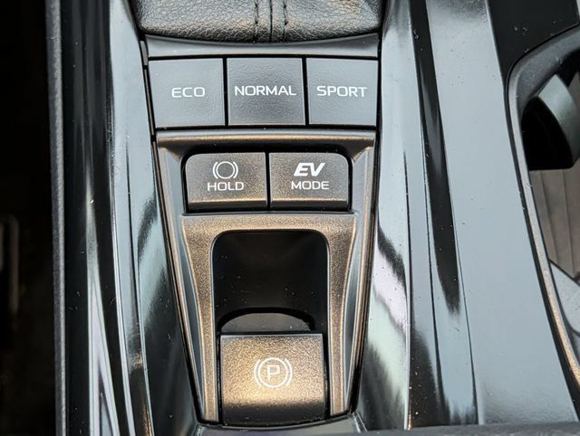 Used 2025 Toyota Camry SE FWD image 16