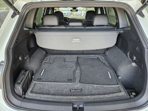 Used 2022 Volkswagen Tiguan SE R-Line AWD/4WD image 11
