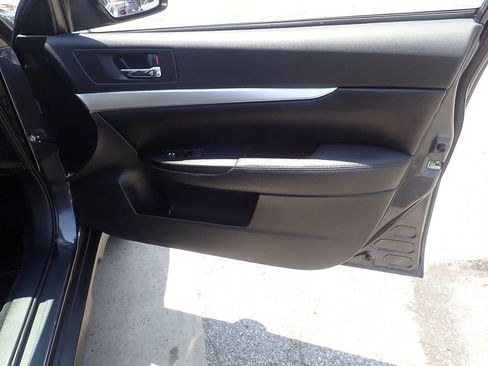 Used 2010 Subaru Outback 2.5i Premium image 27