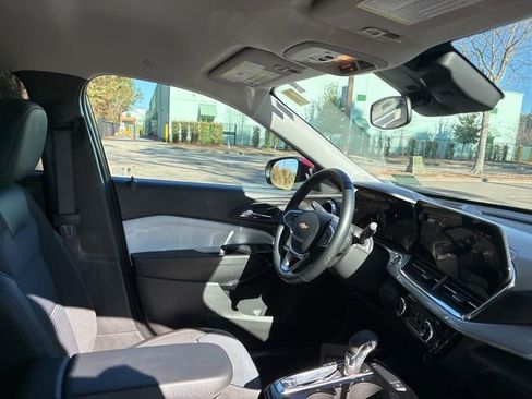 Used 2025 Chevrolet Trax LT w/ Driver Confidence Package image 23