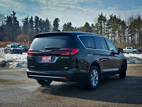 New 2026 Chrysler Pacifica Select image 3
