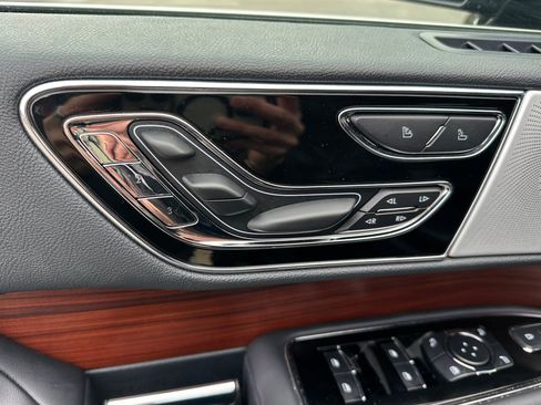Used 2023 Lincoln Navigator Reserve image 14