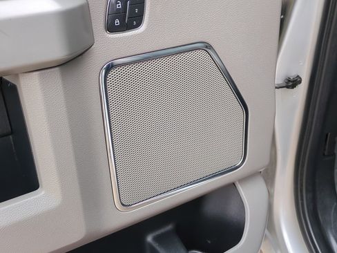 Used 2019 Ford F150 Lariat w/ Max Trailer Tow Package image 13