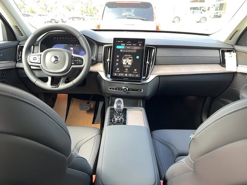 Used 2026 Volvo XC90 B5 Core w/ Protection Package Premier AWD/4WD image 18